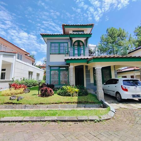 Villa Semesta Cikundul ภายนอก รูปภาพ