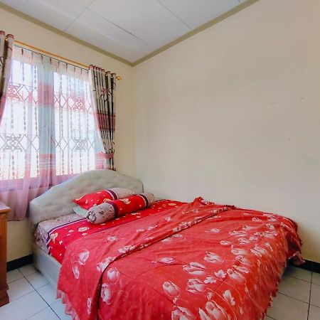Villa Semesta Cikundul ภายนอก รูปภาพ