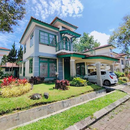 Villa Semesta Cikundul ภายนอก รูปภาพ