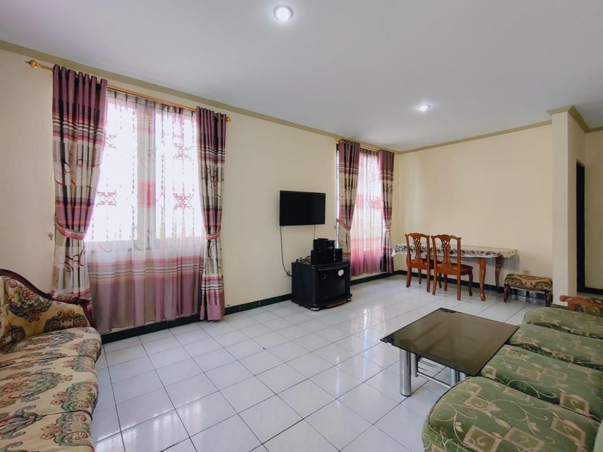 Villa Semesta Cikundul ภายนอก รูปภาพ