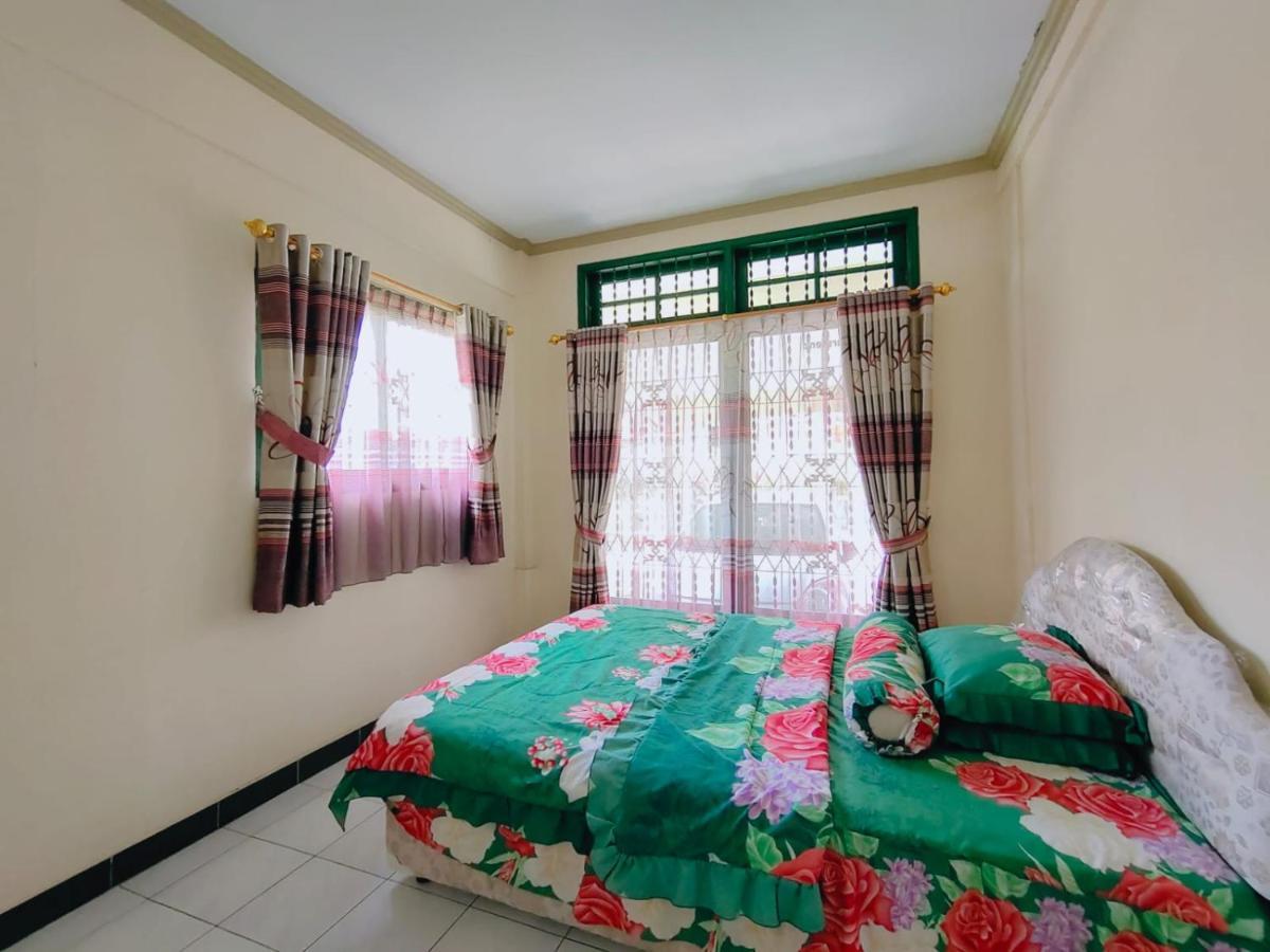 Villa Semesta Cikundul ภายนอก รูปภาพ