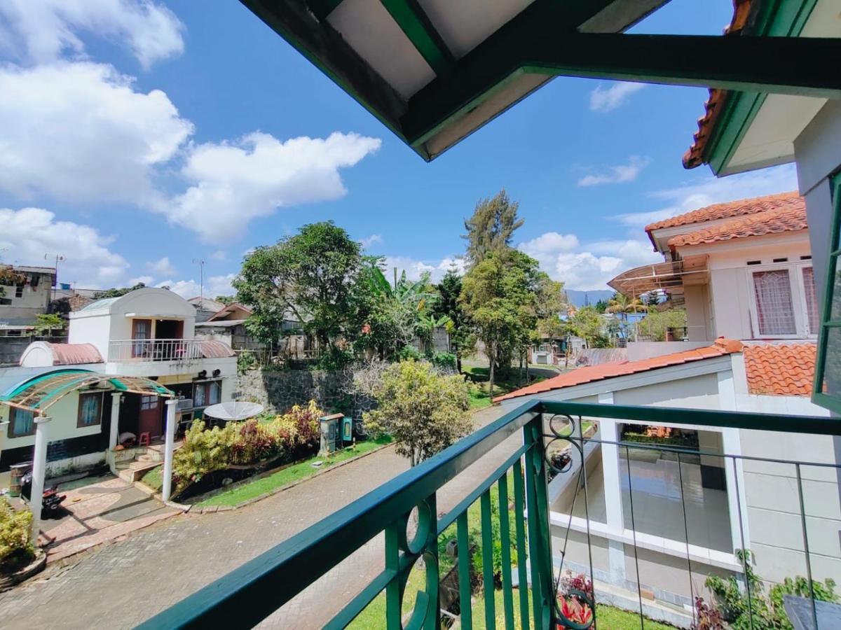 Villa Semesta Cikundul ภายนอก รูปภาพ