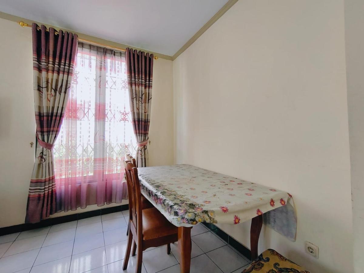 Villa Semesta Cikundul ภายนอก รูปภาพ